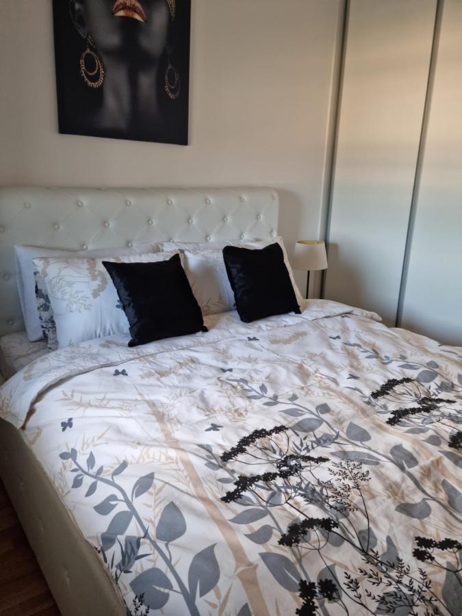 バニャ・ルカApartman Anamarijaアパートメント エクステリア 写真
