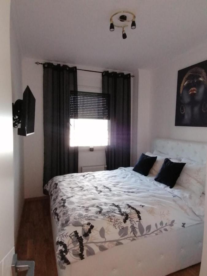 バニャ・ルカApartman Anamarijaアパートメント エクステリア 写真