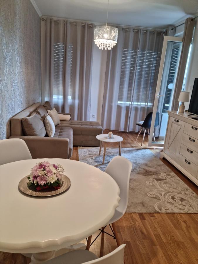 バニャ・ルカApartman Anamarijaアパートメント エクステリア 写真