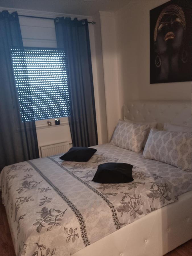 バニャ・ルカApartman Anamarijaアパートメント エクステリア 写真