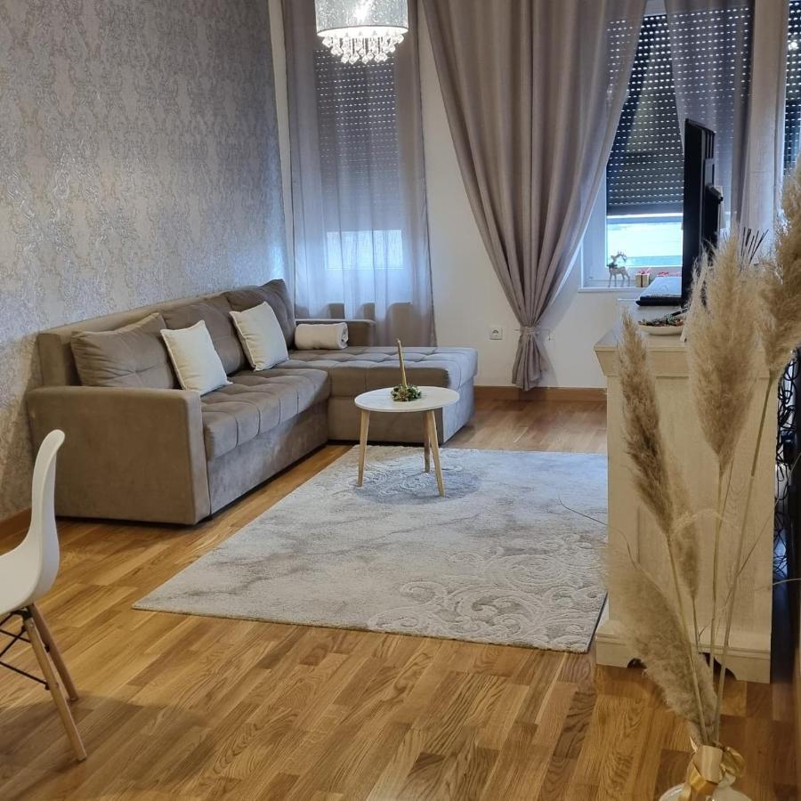 バニャ・ルカApartman Anamarijaアパートメント エクステリア 写真